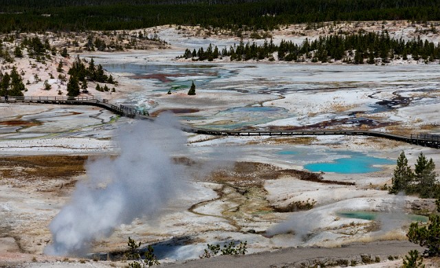 Norris Geyser Basin 18-2359.jpg